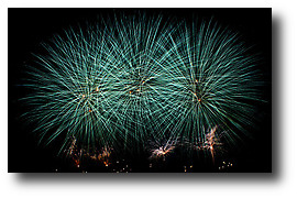 Fireworks photograph title=\Photograph © 2014 Robert Burch