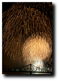 Fireworks photograph title=\Photograph © 2014 Rachel Jacklyn Bilodeau