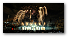 Fireworks photograph title=\Photograph © 2016 Mylene Salvas