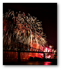 Fireworks photograph title=\Photograph © 2016 Rachel Jacklyn Bilodeau