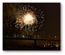 Fireworks photograph title=\Photograph © 2016 Rachel Jacklyn Bilodeau